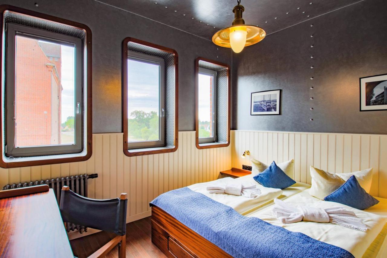 Hotel Doemitzer Hafen エクステリア 写真