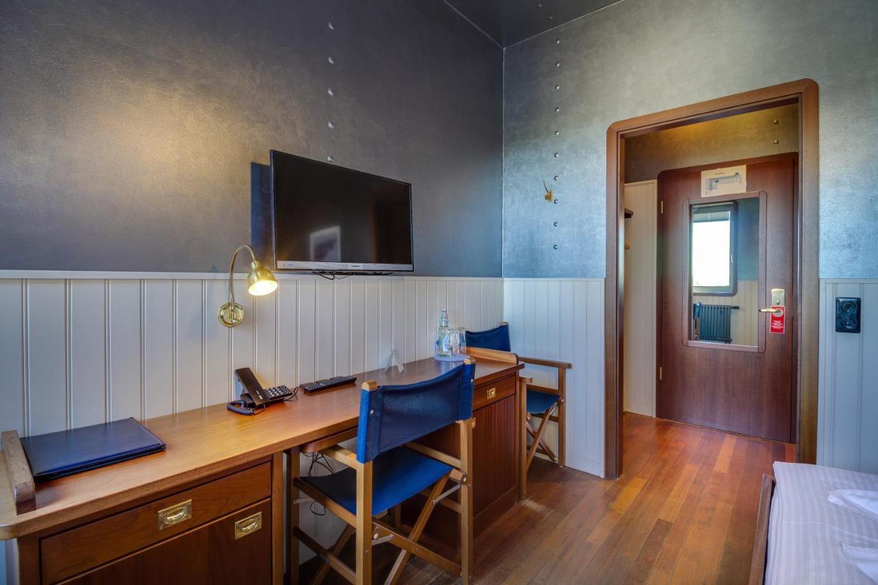 Hotel Doemitzer Hafen エクステリア 写真