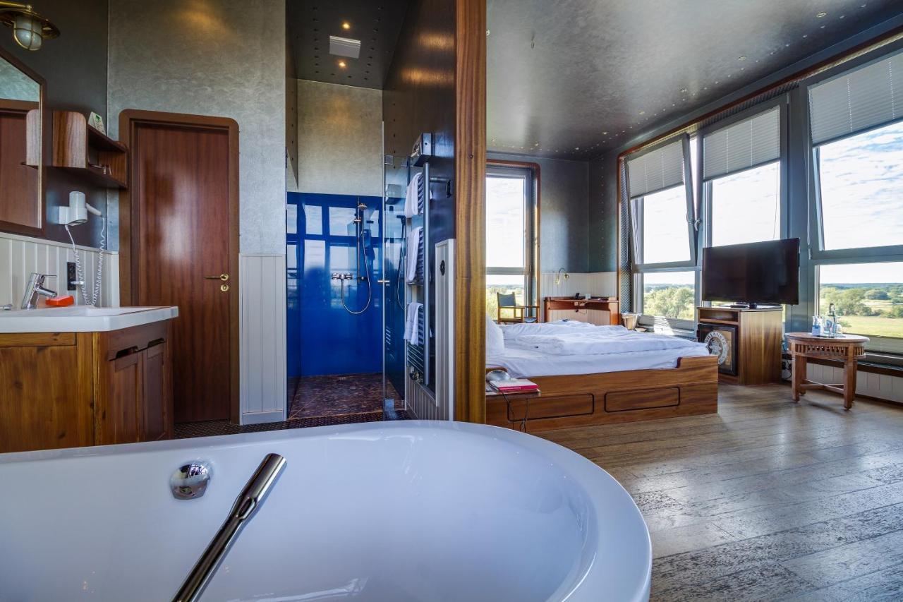 Hotel Doemitzer Hafen エクステリア 写真