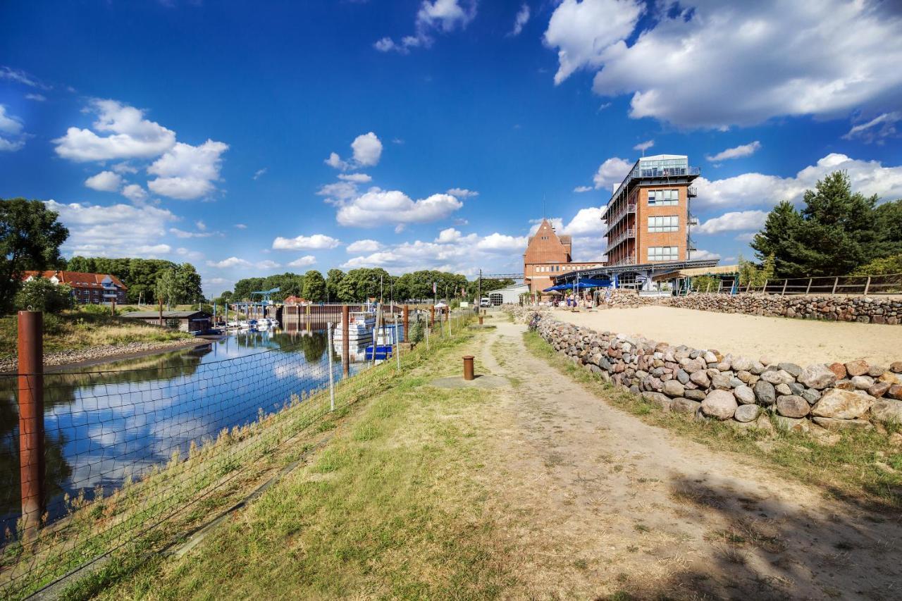 Hotel Doemitzer Hafen エクステリア 写真