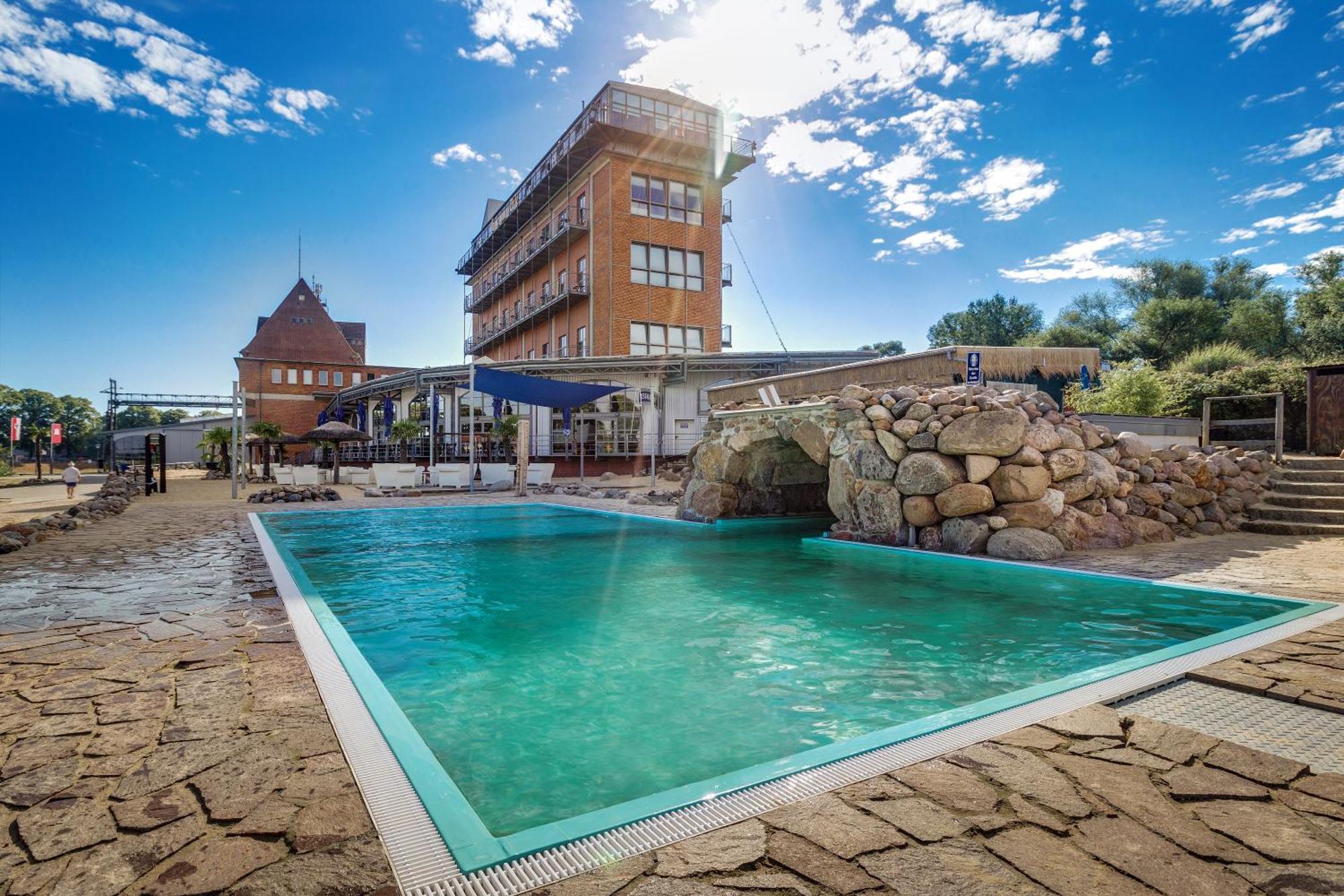 Hotel Doemitzer Hafen エクステリア 写真